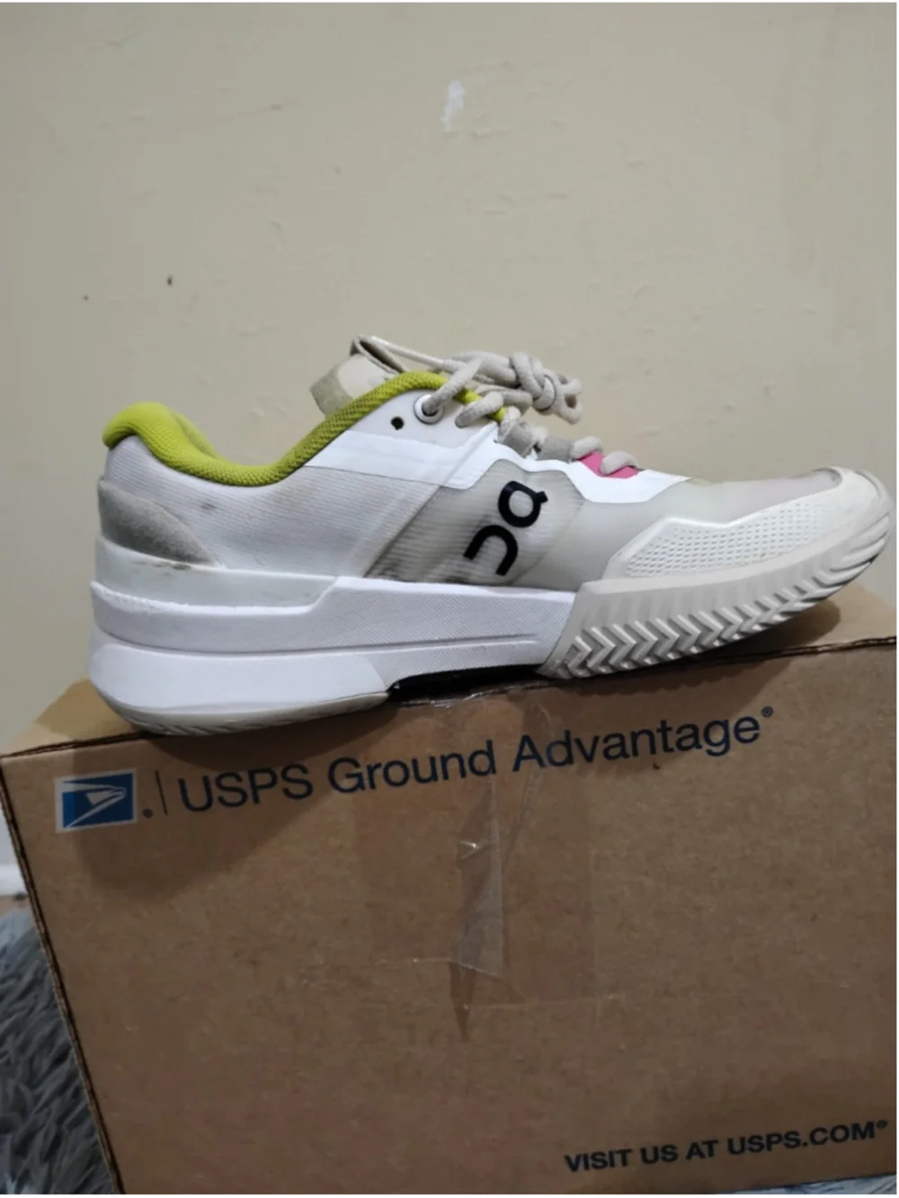 On Cloud The Roger Pro 2 Women's Size 7.5 White Pink Athletic Shoes